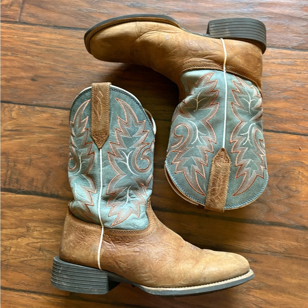 Stylish Tan and Blue Men's Boots